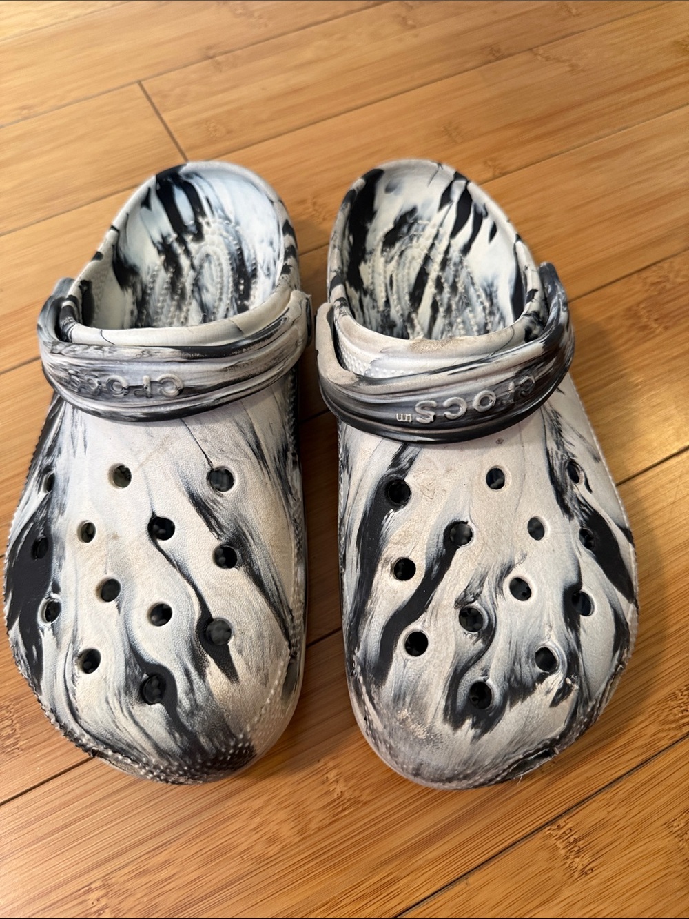 CROCS Marble-Pattern Clog in Black & White